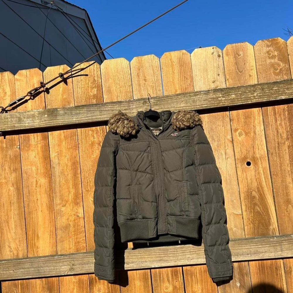 Vintage y2k green fur lined puffer jacket from Hollister size medium‎